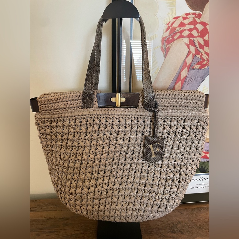 FURLA Anemone Straw and Leather Shopper Tote Bag w Furla Bag Charm EUC 🤎